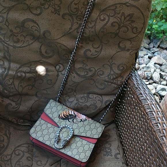 NWOT Gorgeous Convertible Handbag / Crossbody - Picture 3 of 12